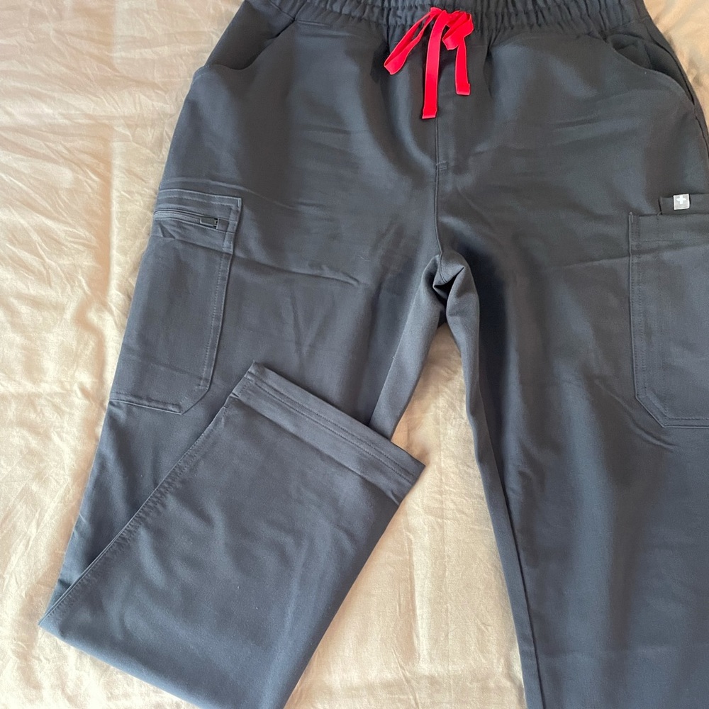 Women’s figs scrubs